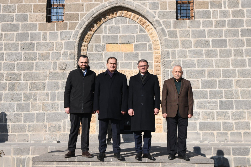Vali/Belediye Başkan Vekilimiz Sayın İdris AKBIYIK, Tarihi Meydan Medresesinde incelemelerde bulundu
